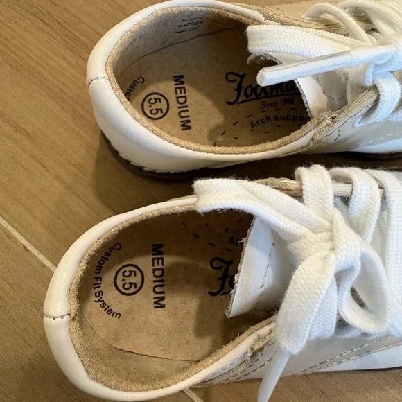 FootMates White and Tan Kids Dress Shoes - Picture 2 of 4